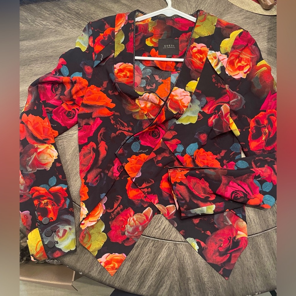 Black piping, rose floral pattern, beautiful cut blazer